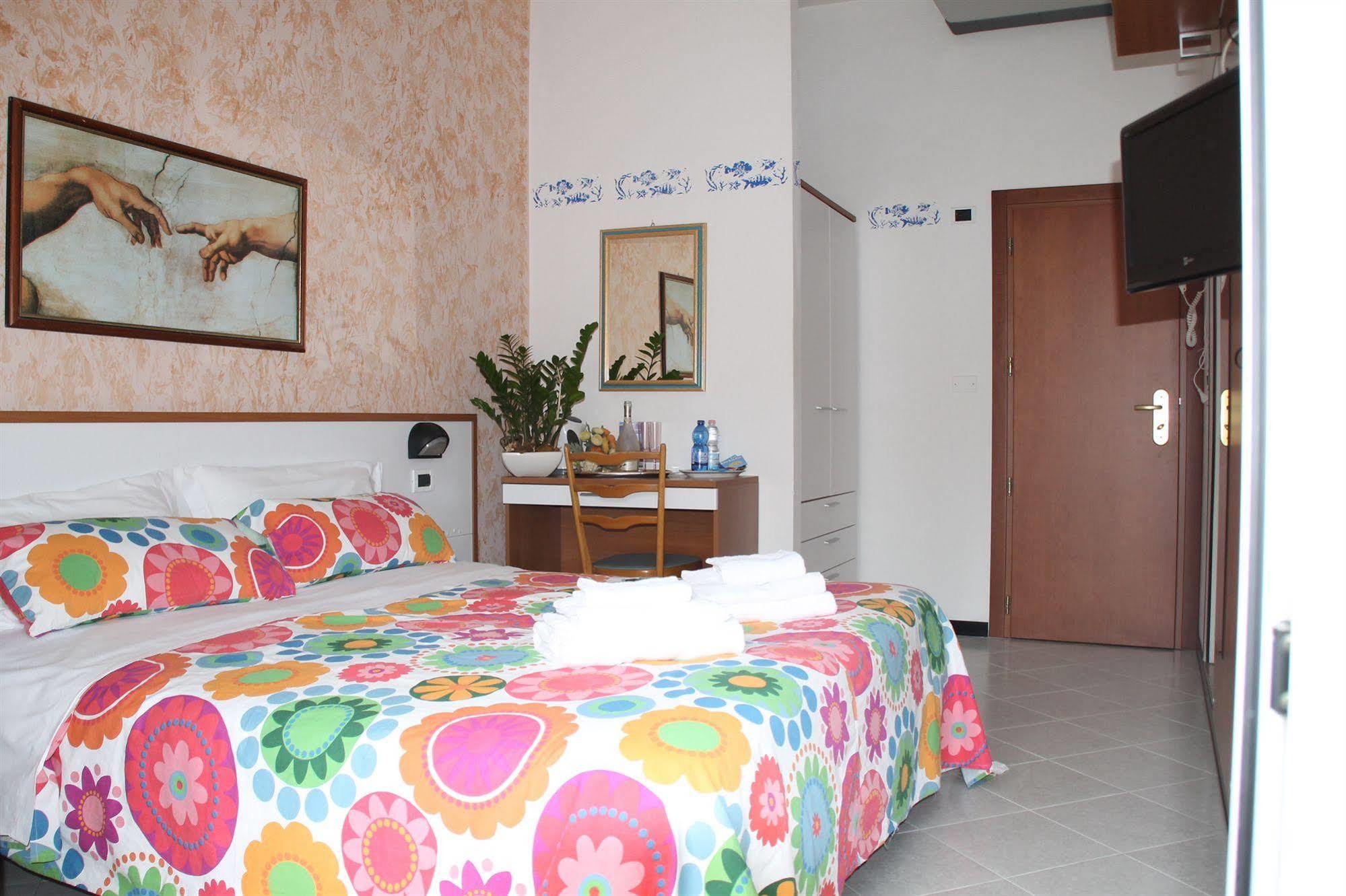 Hotel Brotas Rimini Exterior foto