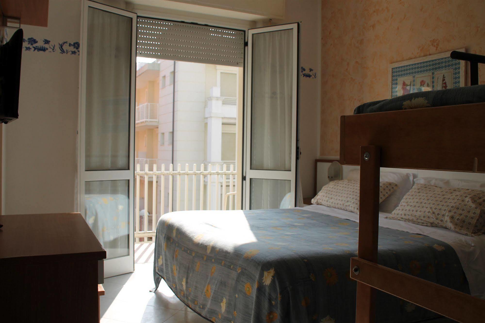 Hotel Brotas Rimini Exterior foto